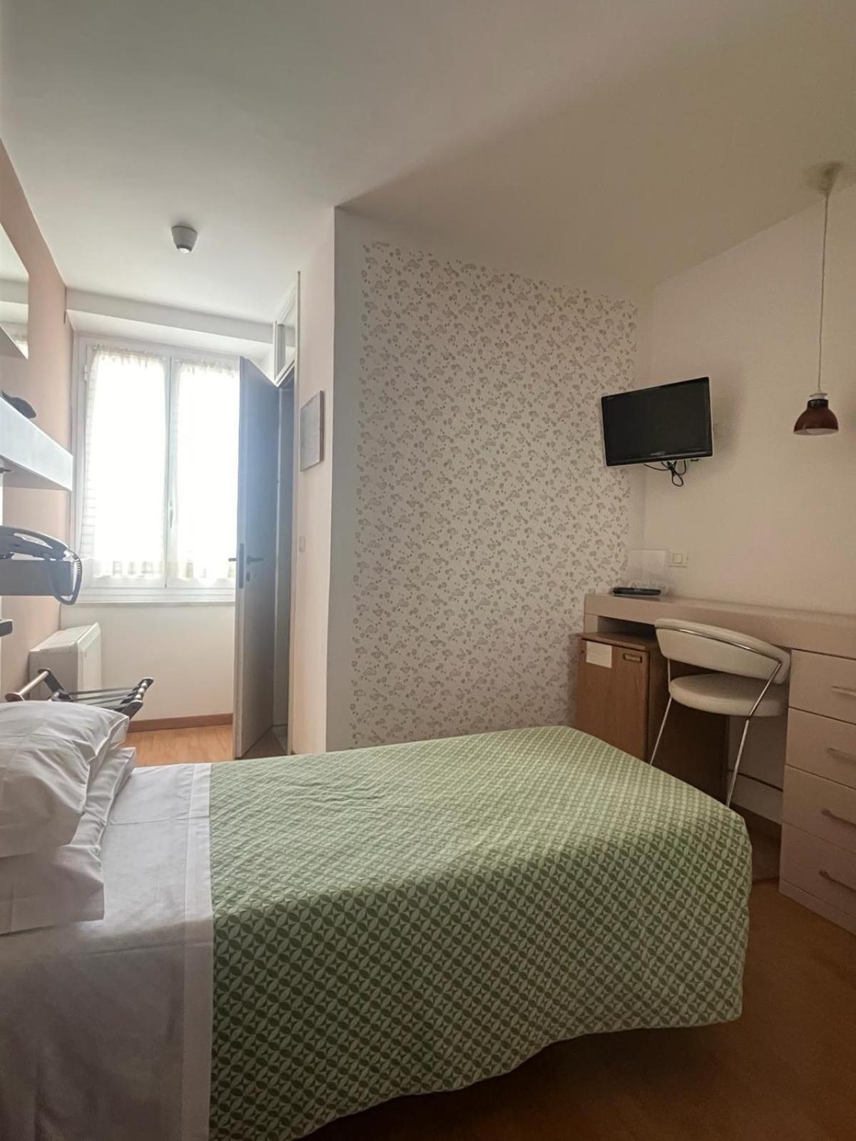 Hotel Melograno Spotorno Luaran gambar